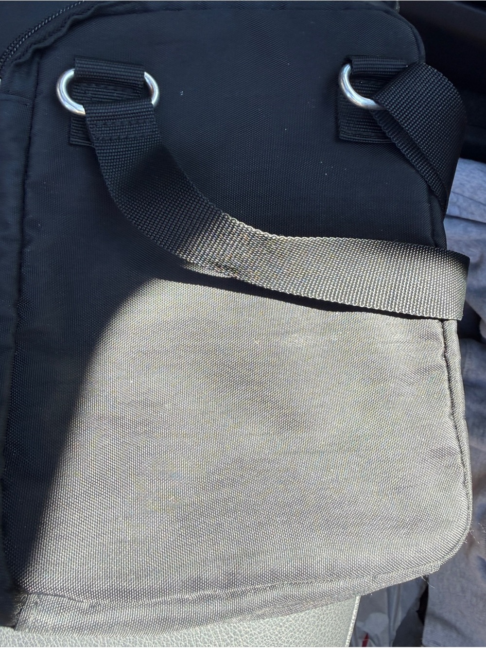 Baggallini Dual Zipper N/S
Crossbody Bag in black guc very popular bag! - Picture 6 of 10